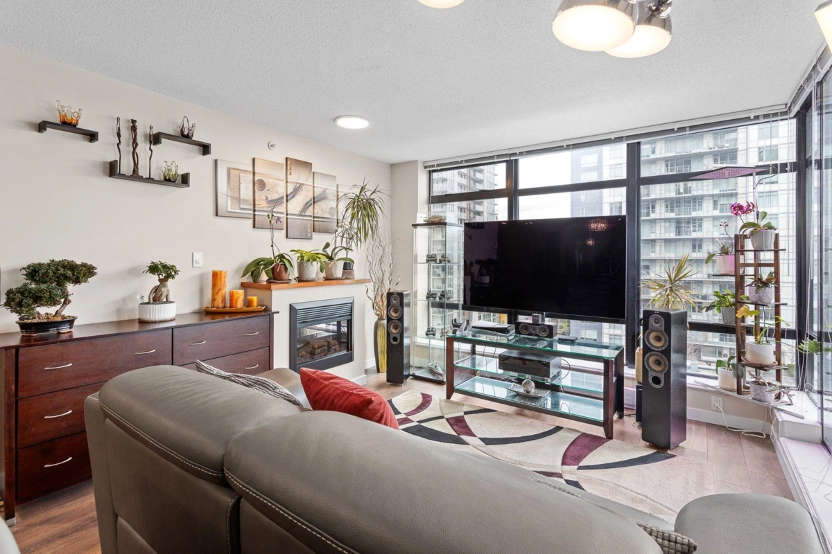 Living Room Photo of 1106 610 Victoria Street, New Westminster, BC
