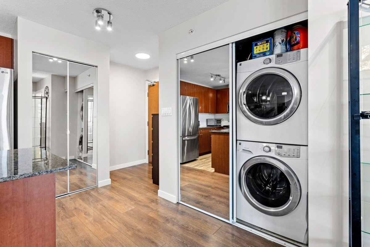 Mudroom Photo of 1106 610 Victoria Street, New Westminster, BC