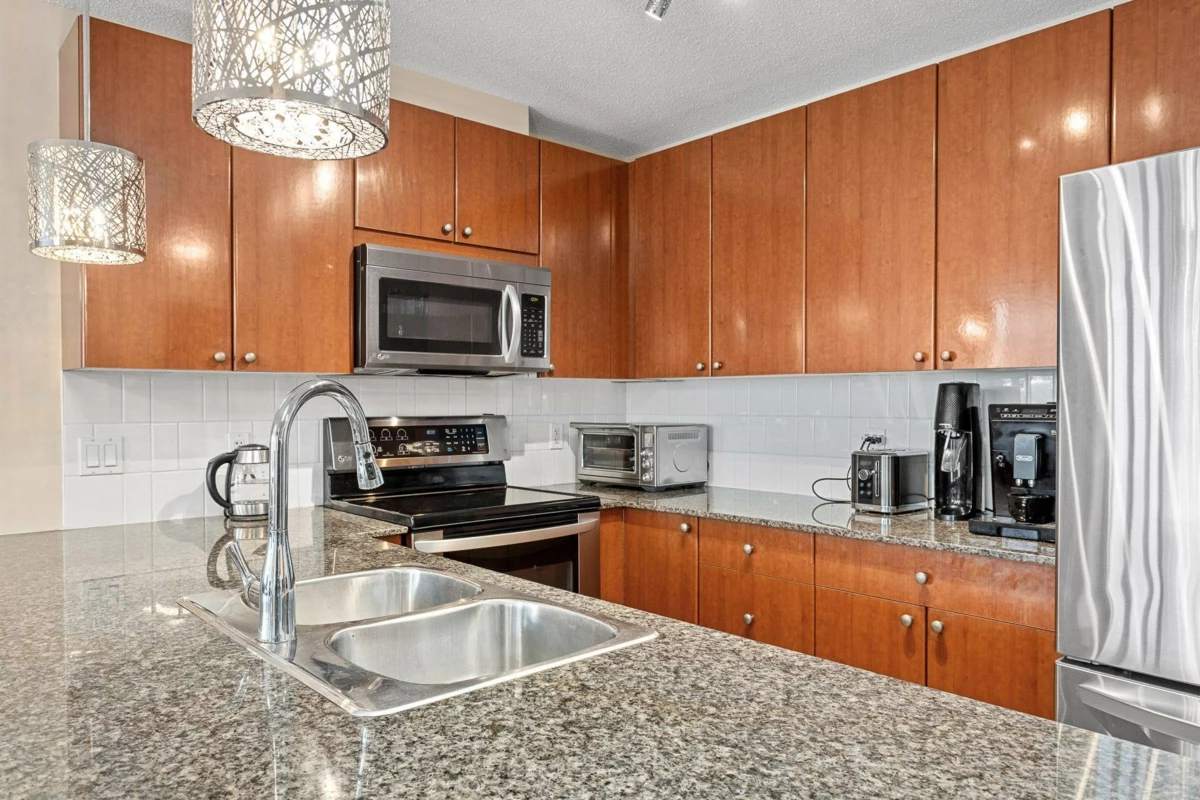 Walk-In Closet Photo of 1106 610 Victoria Street, New Westminster, BC