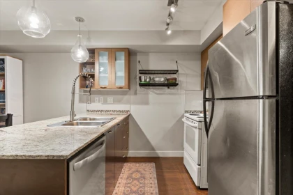 Kitchen Island Photo of 129 2233 Mckenzie Road, Abbotsford, BC