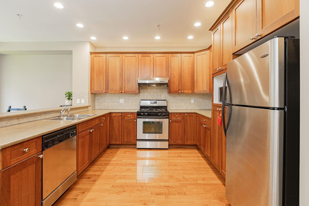 Kitchen Island Photo of 42 1705 Parkway Boulevard, Coquitlam, BC