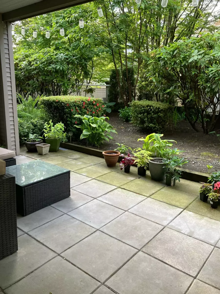 Front Yard Photo of 215 6359 198th Street, Langley, BC