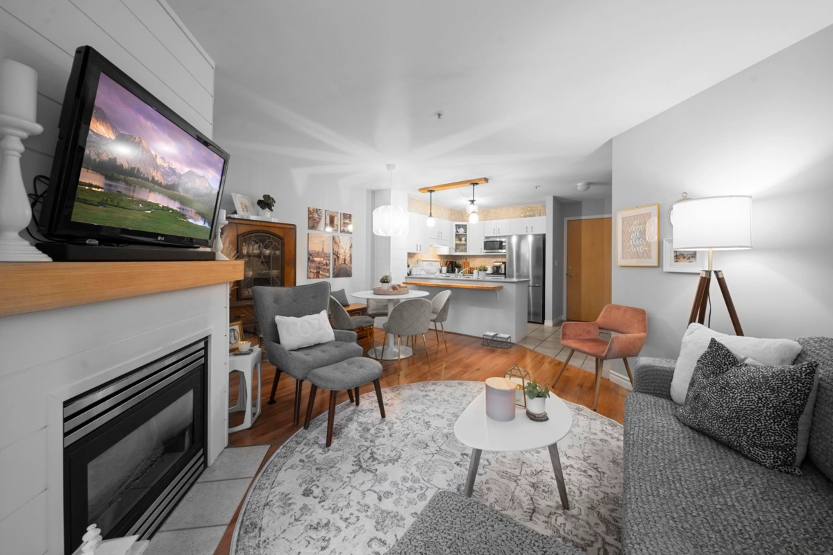 Primary Bathroom Photo of 215 6359 198th Street, Langley, BC