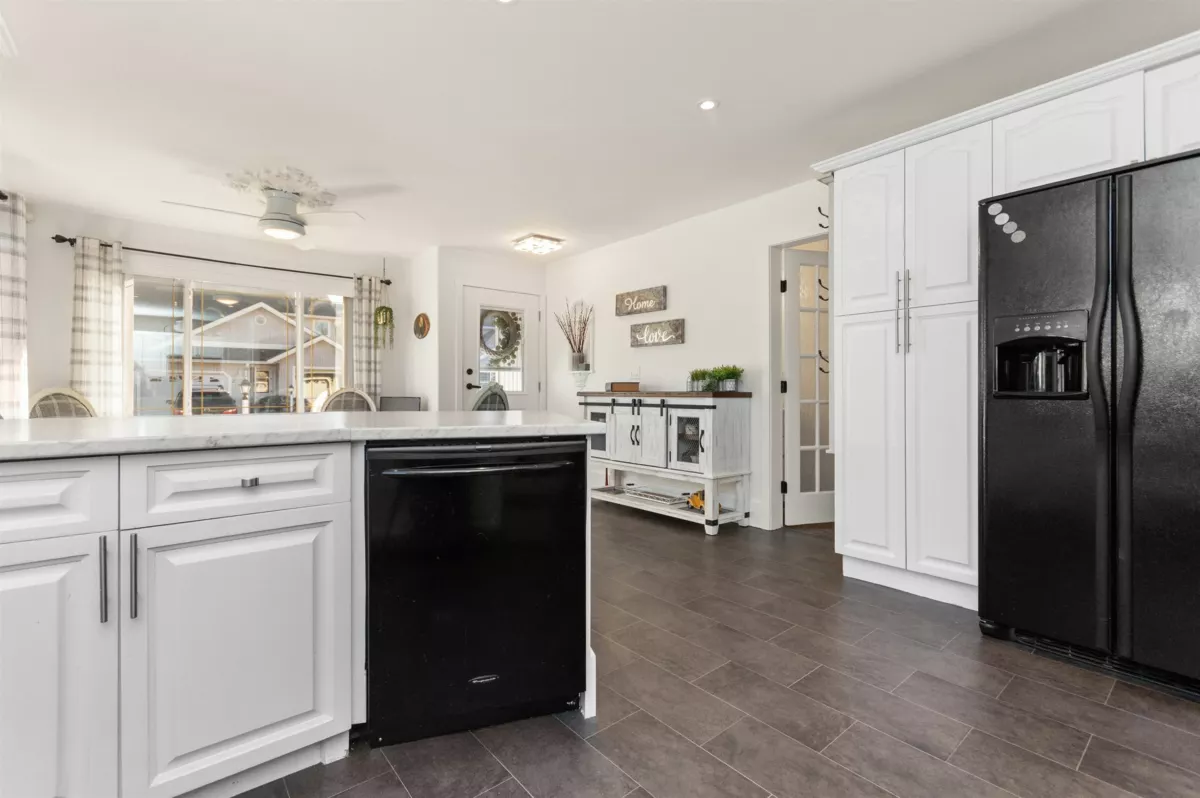 Breakfast Nook Photo of 7 8979 Broadway Street, Chilliwack, BC