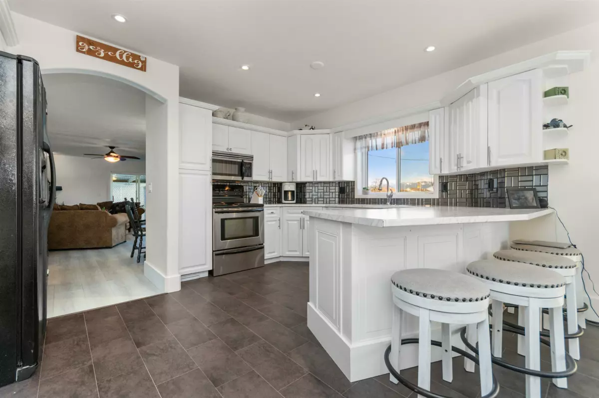 Kitchen Photo of 7 8979 Broadway Street, Chilliwack, BC