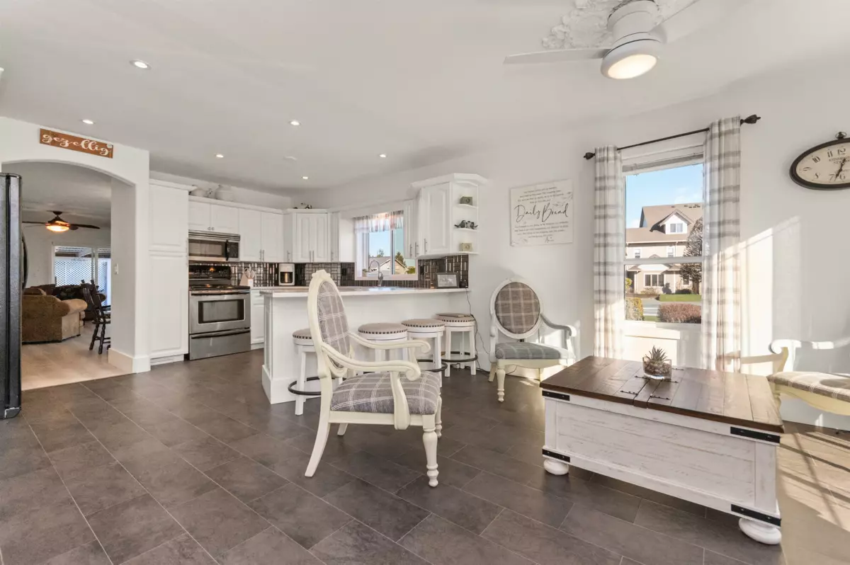 Living Room Photo of 7 8979 Broadway Street, Chilliwack, BC