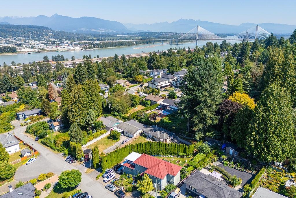 Kitchen Island Photo of 11458 139 Street, Surrey, BC