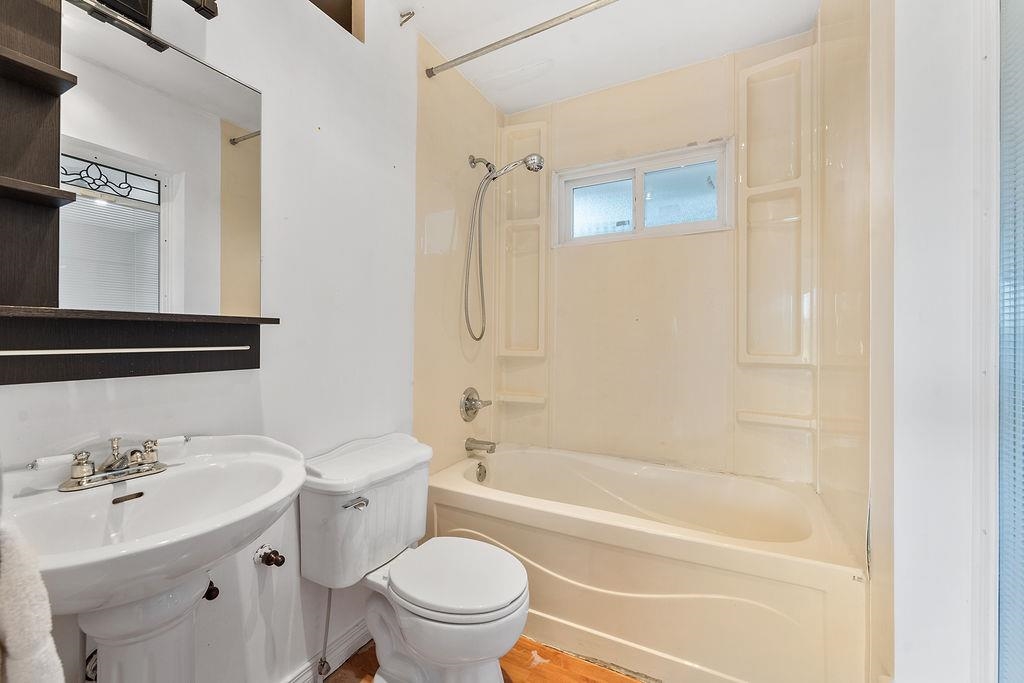 Powder Room Photo of 11458 139 Street, Surrey, BC