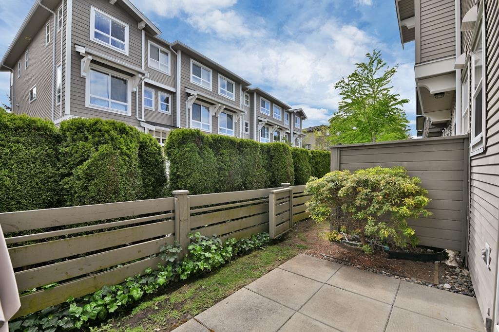 Front Yard Photo of 90 2729 158 Street, Surrey, BC
