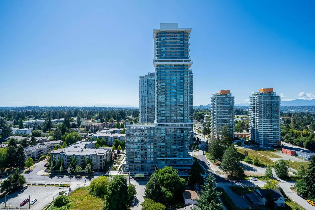 Kitchen Island Photo of 2105 13438 Central Avenue, Surrey, BC