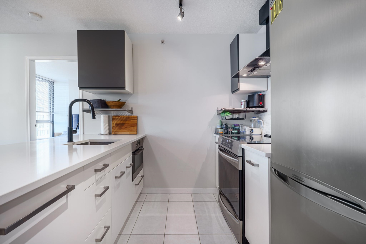 Kitchen Photo of 1706 1367 Alberni Street, Vancouver, BC