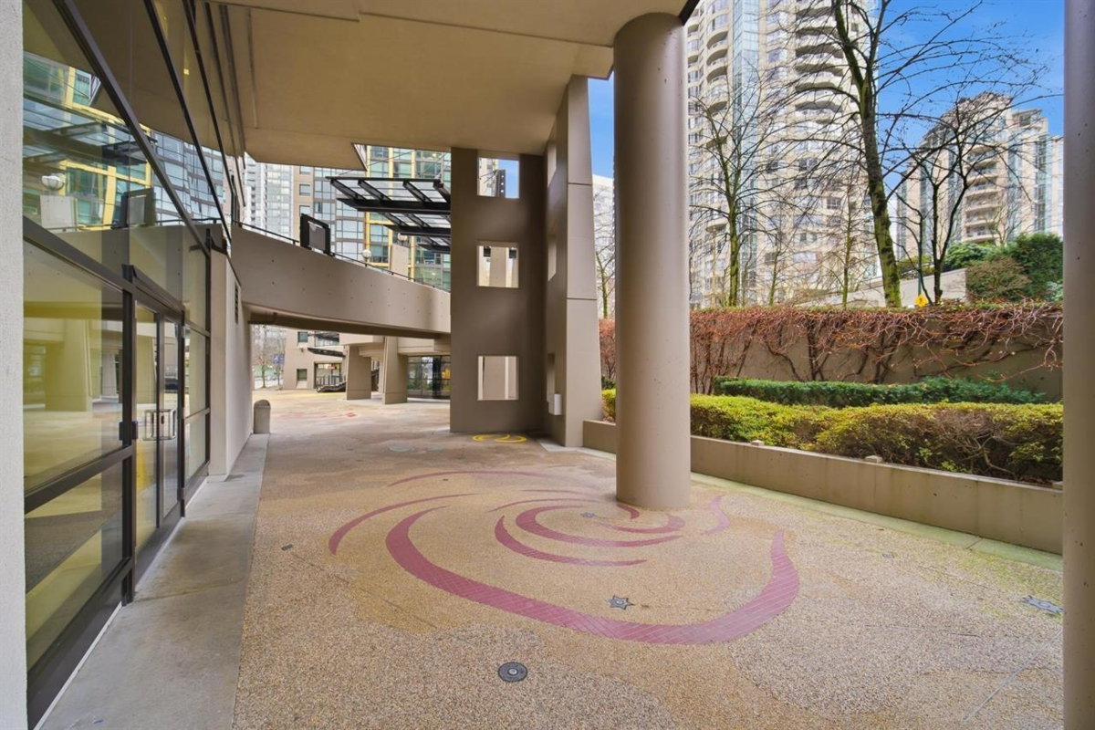Laundry Room Photo of 1706 1367 Alberni Street, Vancouver, BC