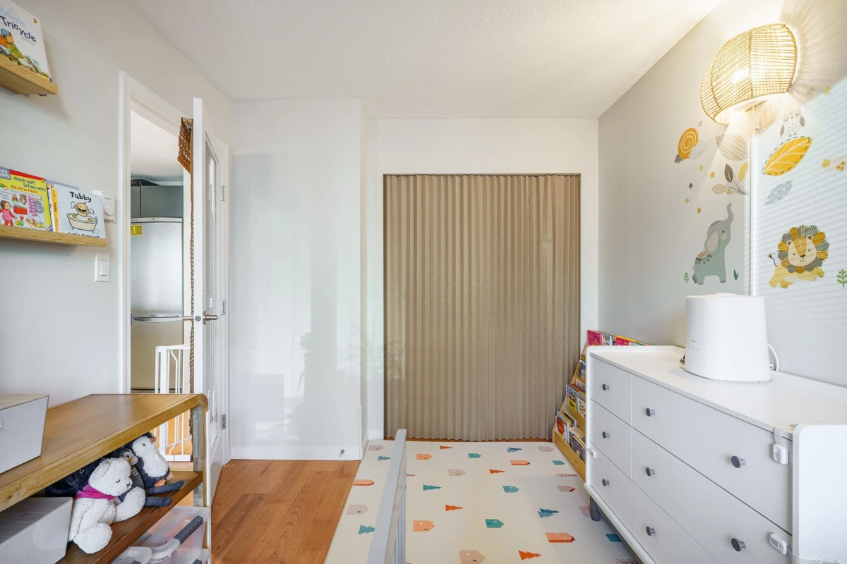 Walk-In Closet Photo of 1706 1367 Alberni Street, Vancouver, BC