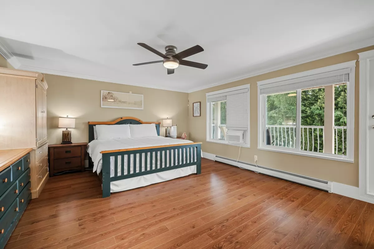 Entry Foyer Photo of 15350 82 Avenue, Surrey, BC