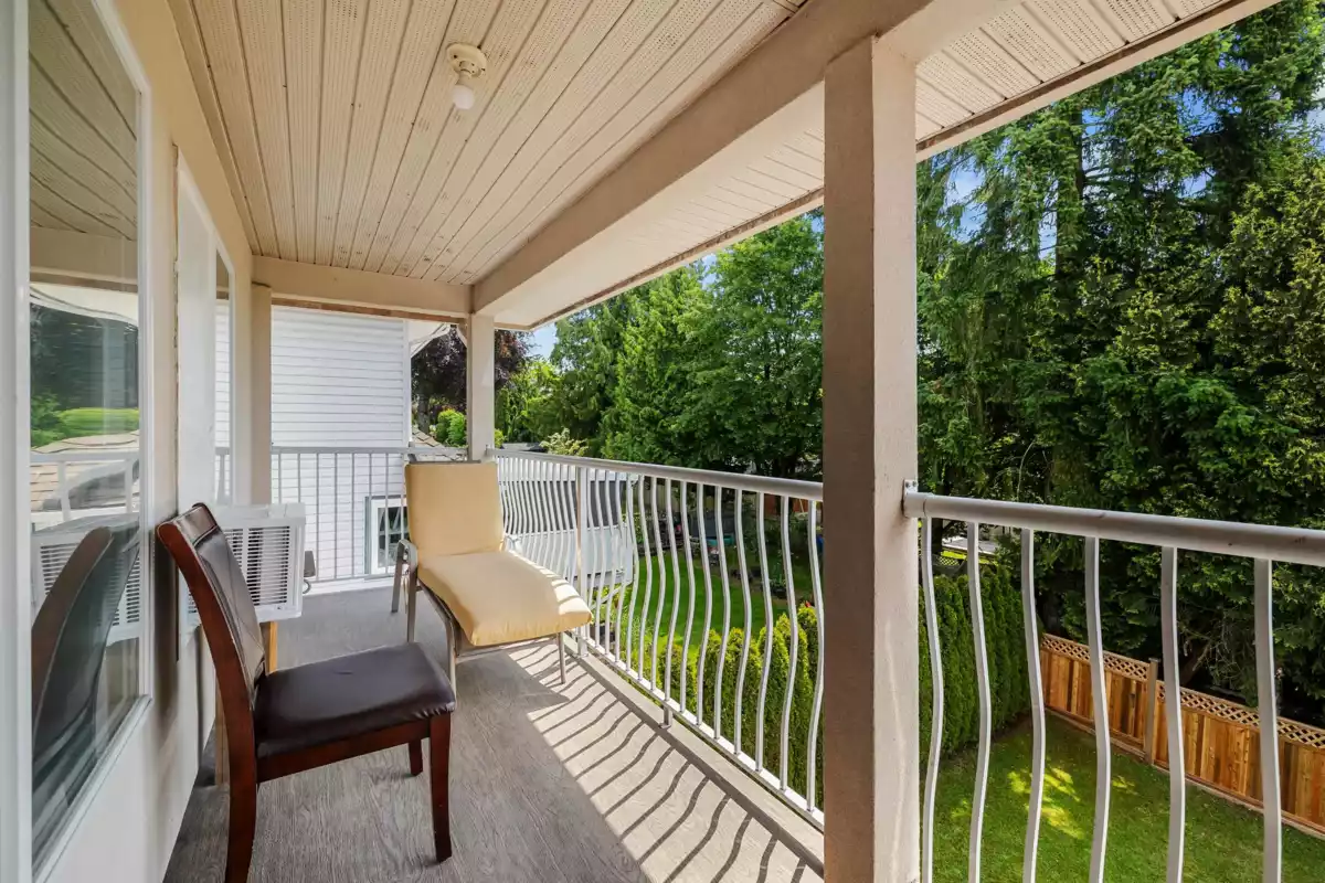 Hallway Photo of 15350 82 Avenue, Surrey, BC