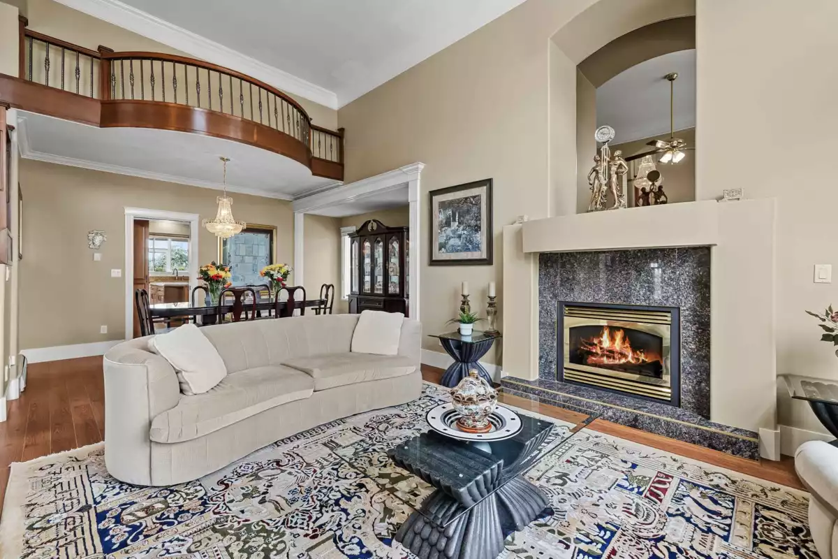 Kitchen Island Photo of 15350 82 Avenue, Surrey, BC