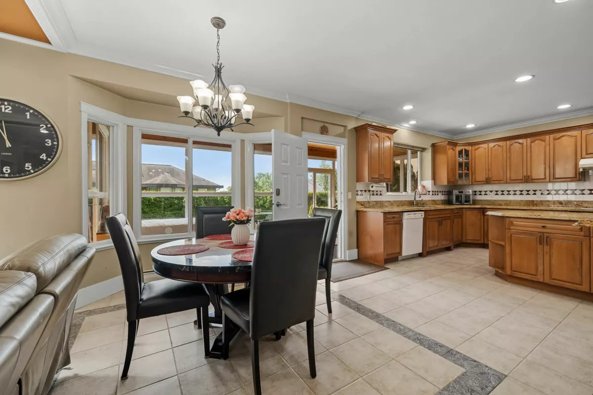 Primary Bathroom Photo of 15350 82 Avenue, Surrey, BC