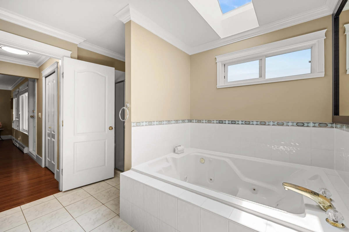 Staircase Photo of 15350 82 Avenue, Surrey, BC