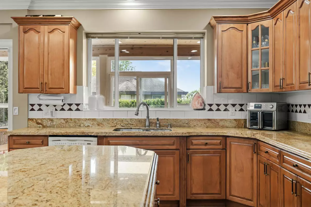 Walk-In Closet Photo of 15350 82 Avenue, Surrey, BC