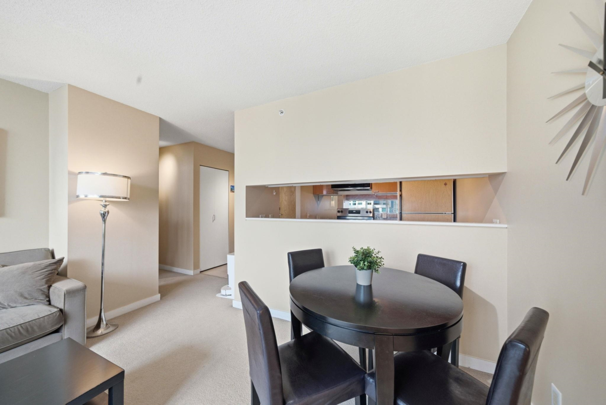 Breakfast Nook Photo of 1903 1288 W Georgia Street, Vancouver, BC