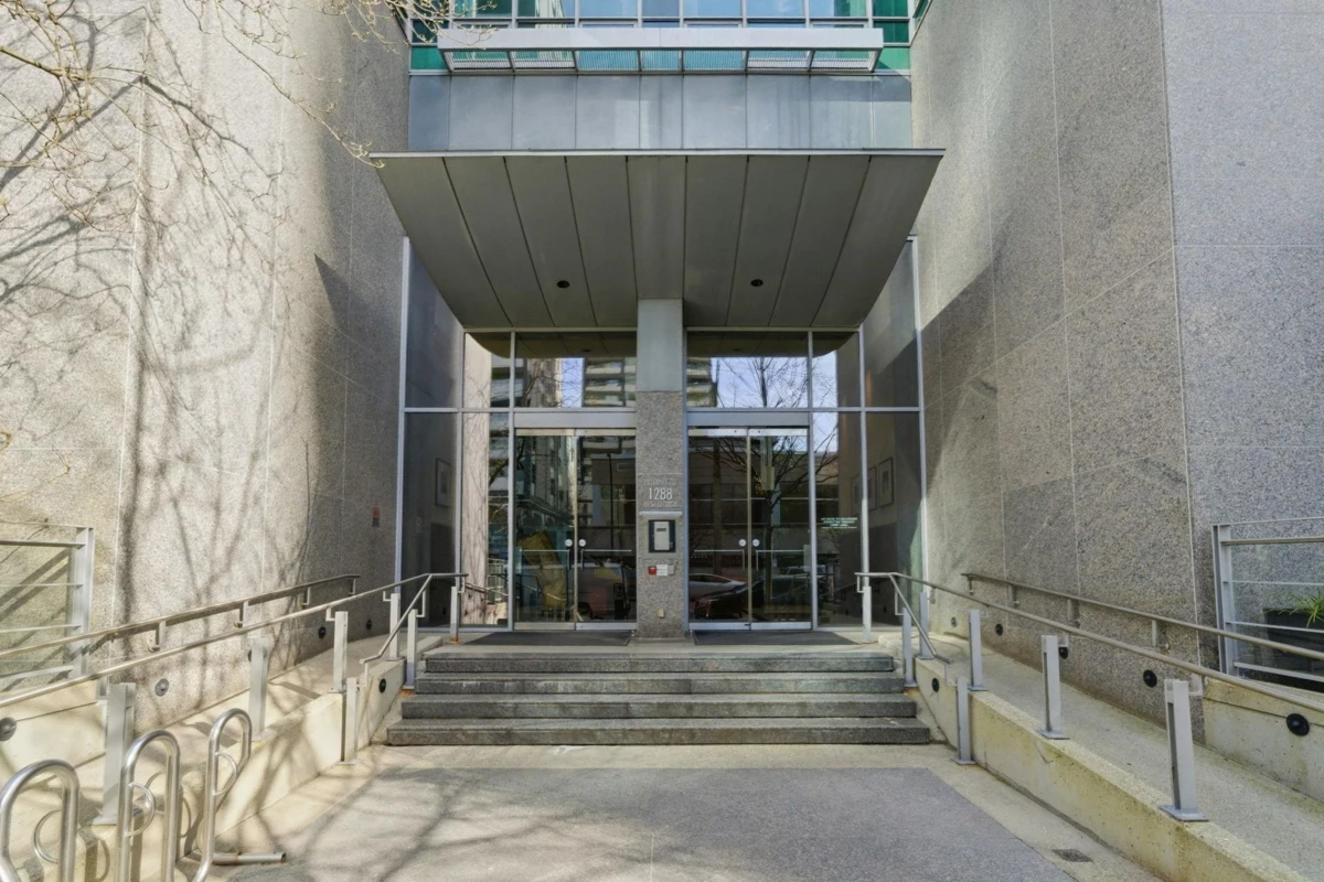 Entry Foyer Photo of 1903 1288 W Georgia Street, Vancouver, BC