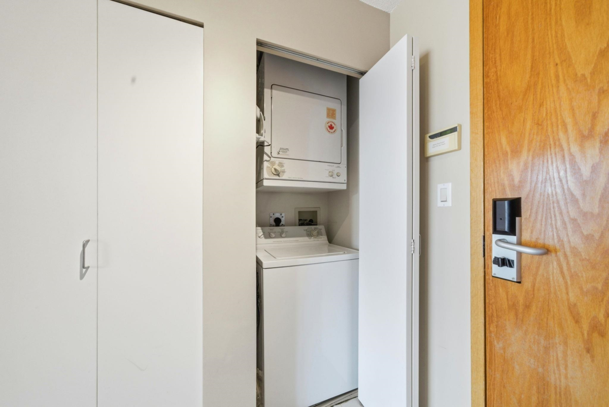 Kitchen Photo of 1903 1288 W Georgia Street, Vancouver, BC