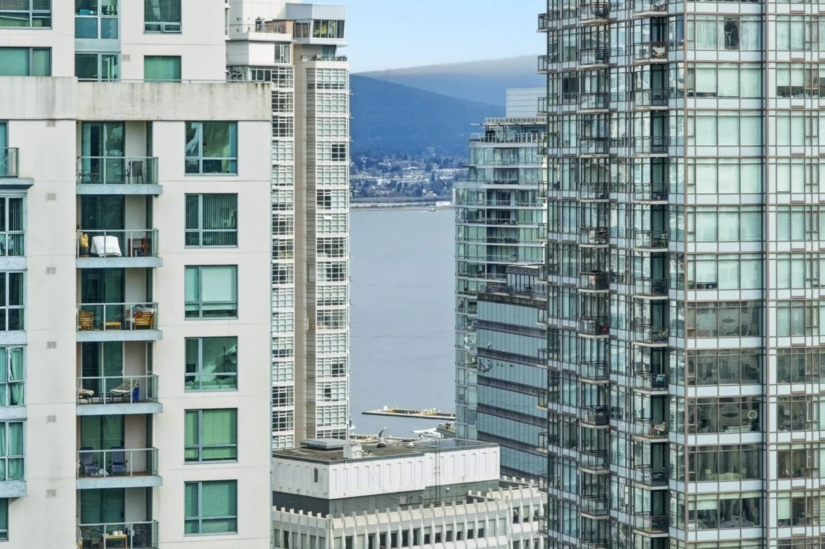 Primary Bathroom Photo of 1903 1288 W Georgia Street, Vancouver, BC