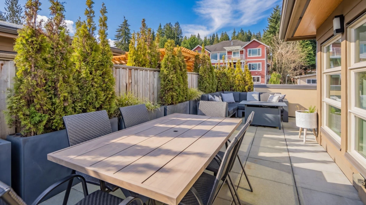 Entry Foyer Photo of 2304 St Andrews Street, Port Moody, BC