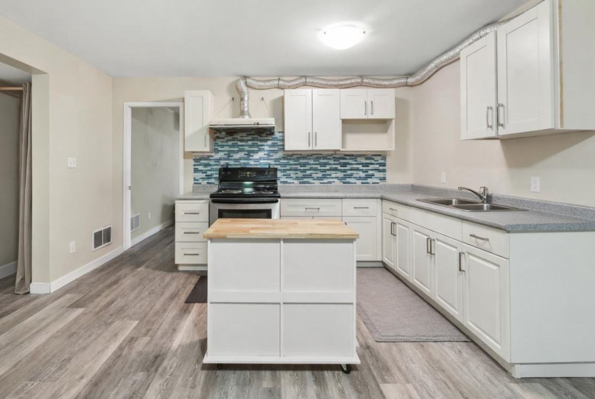 Primary Bathroom Photo of 7143 Halifax Street, Burnaby, BC