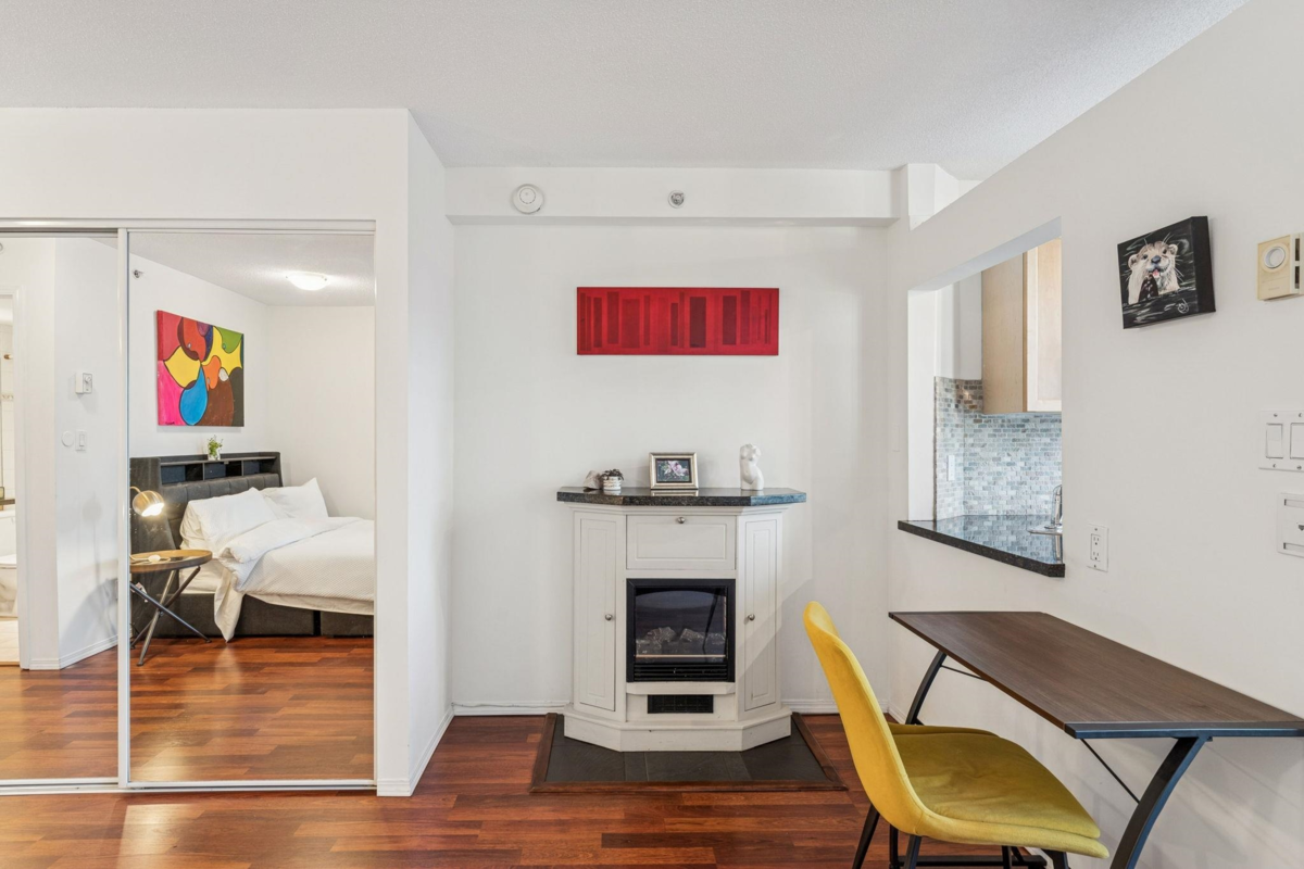 Dining Area Photo of 1202 1188 Richards Street, Vancouver, BC