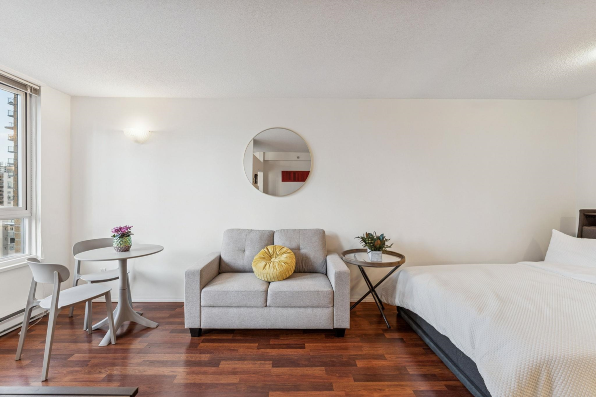 Kitchen Island Photo of 1202 1188 Richards Street, Vancouver, BC