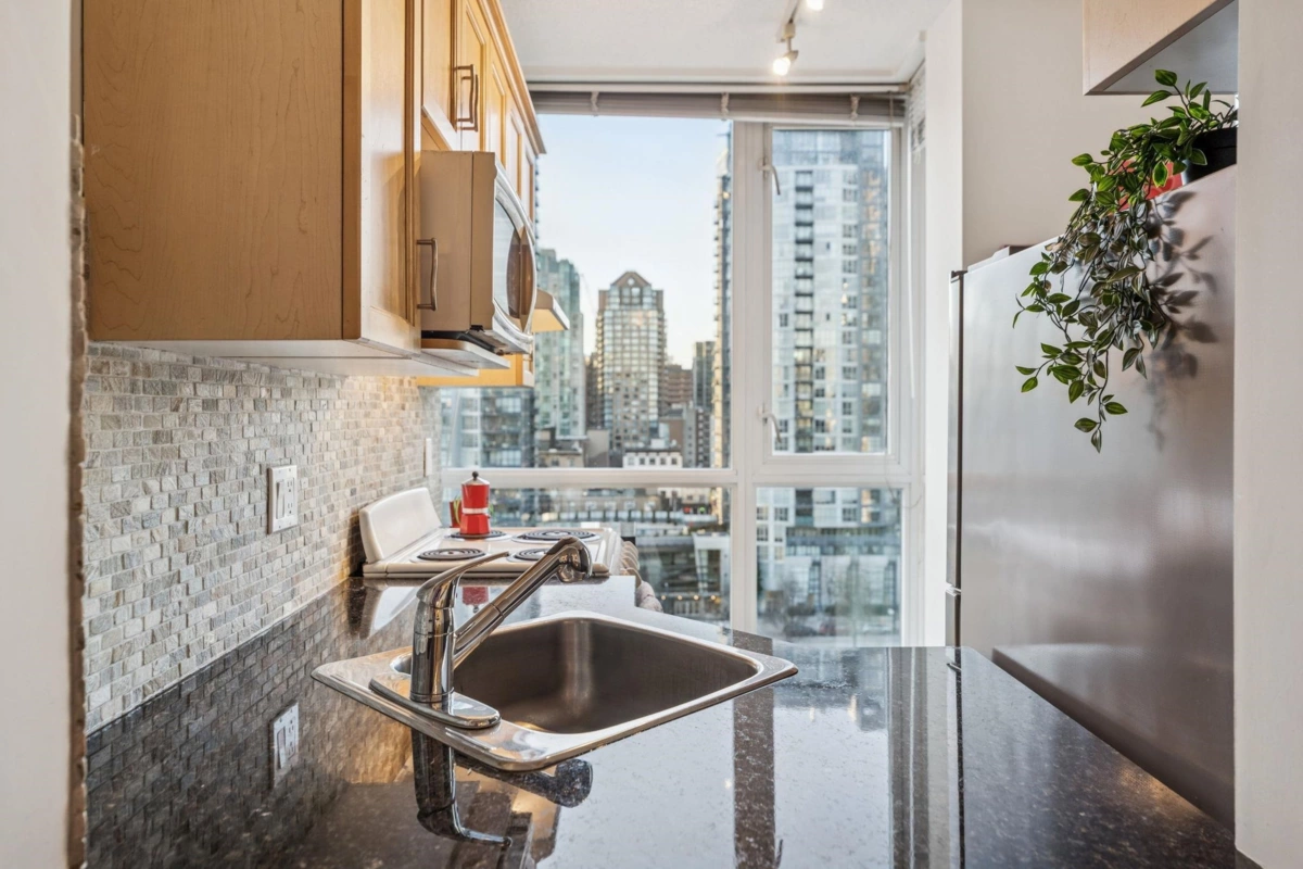 Walk-In Closet Photo of 1202 1188 Richards Street, Vancouver, BC