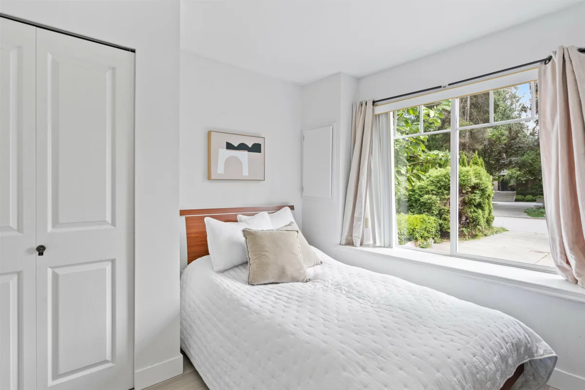 Breakfast Nook Photo of 869 Seymour Boulevard, North Vancouver, BC