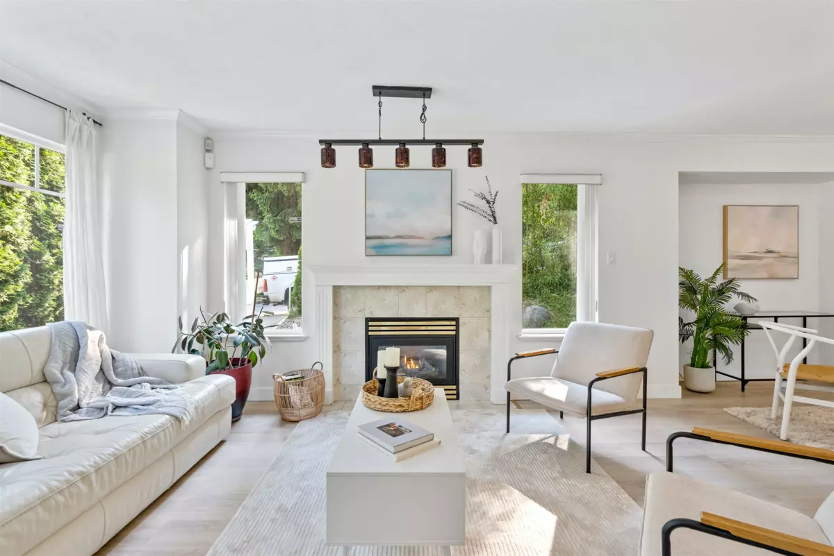 Living Room Photo of 869 Seymour Boulevard, North Vancouver, BC