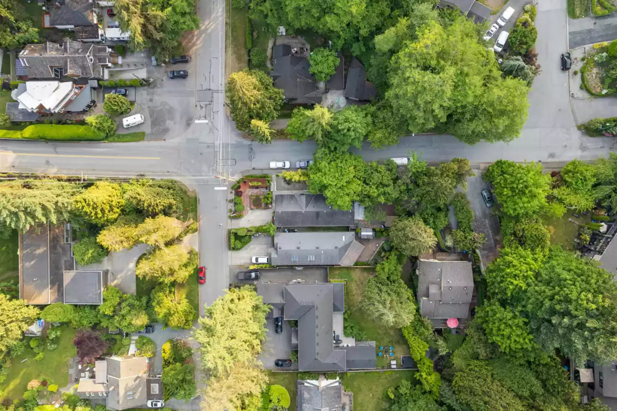 Outdoor Kitchen Photo of 869 Seymour Boulevard, North Vancouver, BC