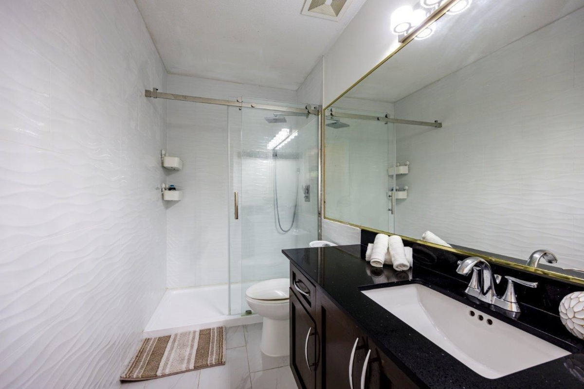 Primary Bedroom Photo of 869 Seymour Boulevard, North Vancouver, BC