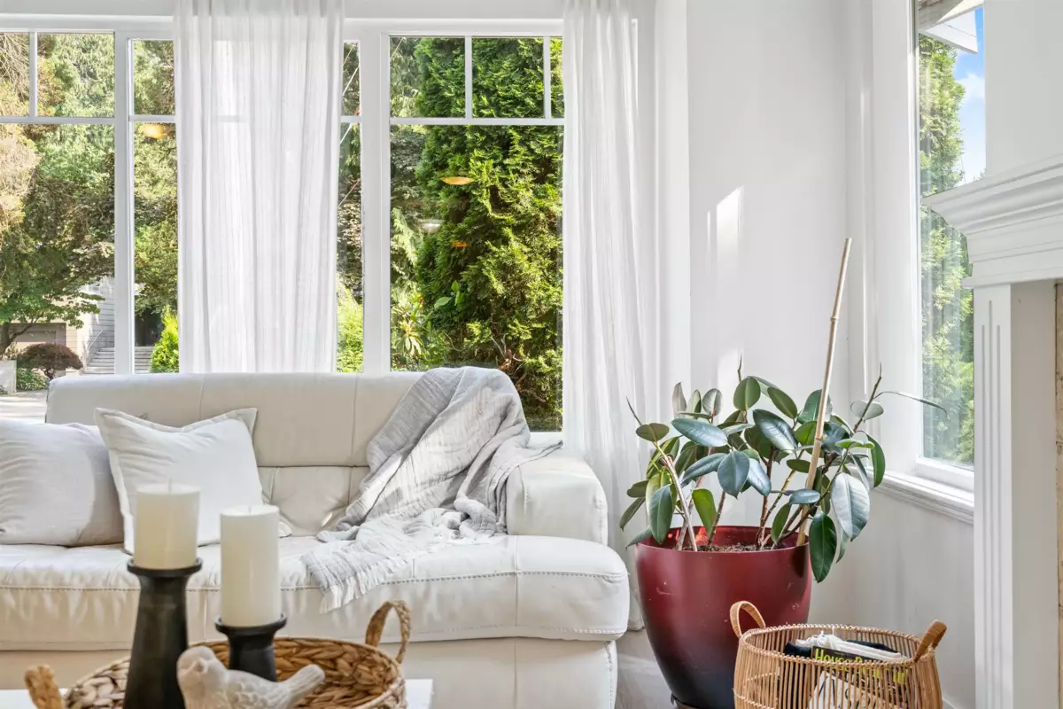 Walk-In Closet Photo of 869 Seymour Boulevard, North Vancouver, BC