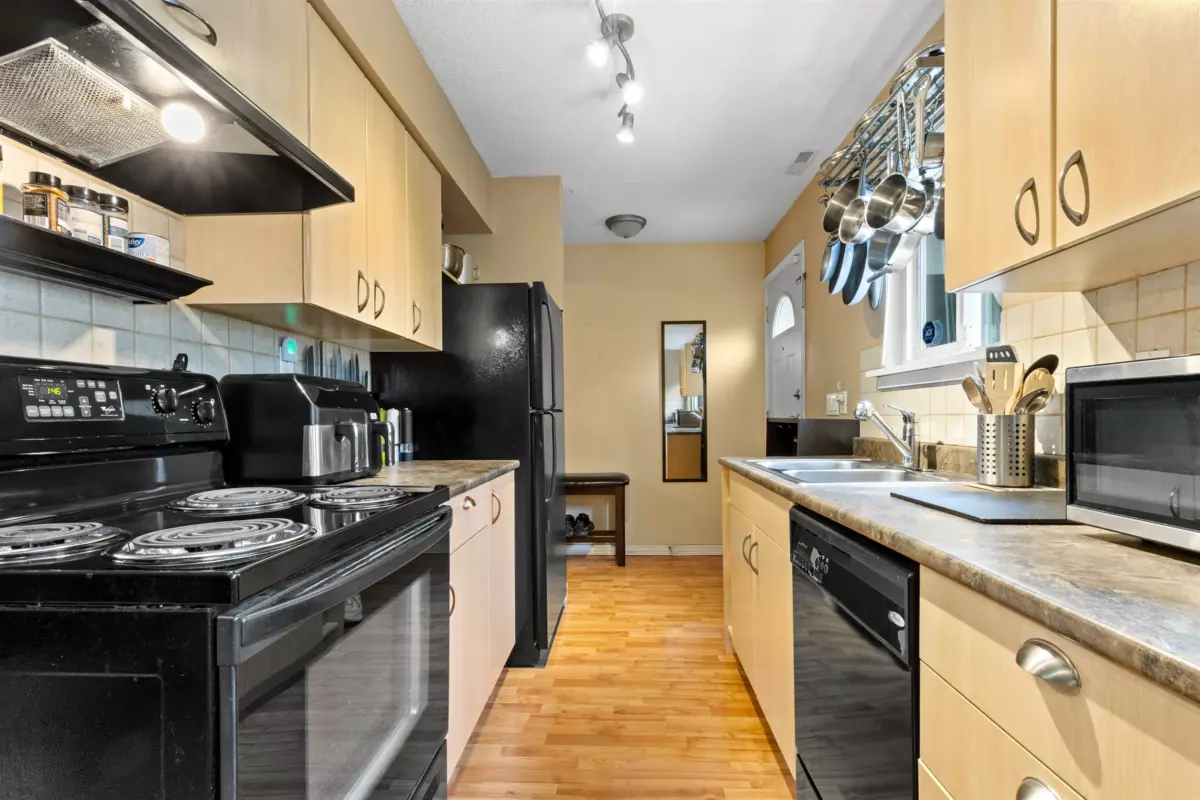 Kitchen Photo of 75 45185 Wolfe Road, Chilliwack, BC