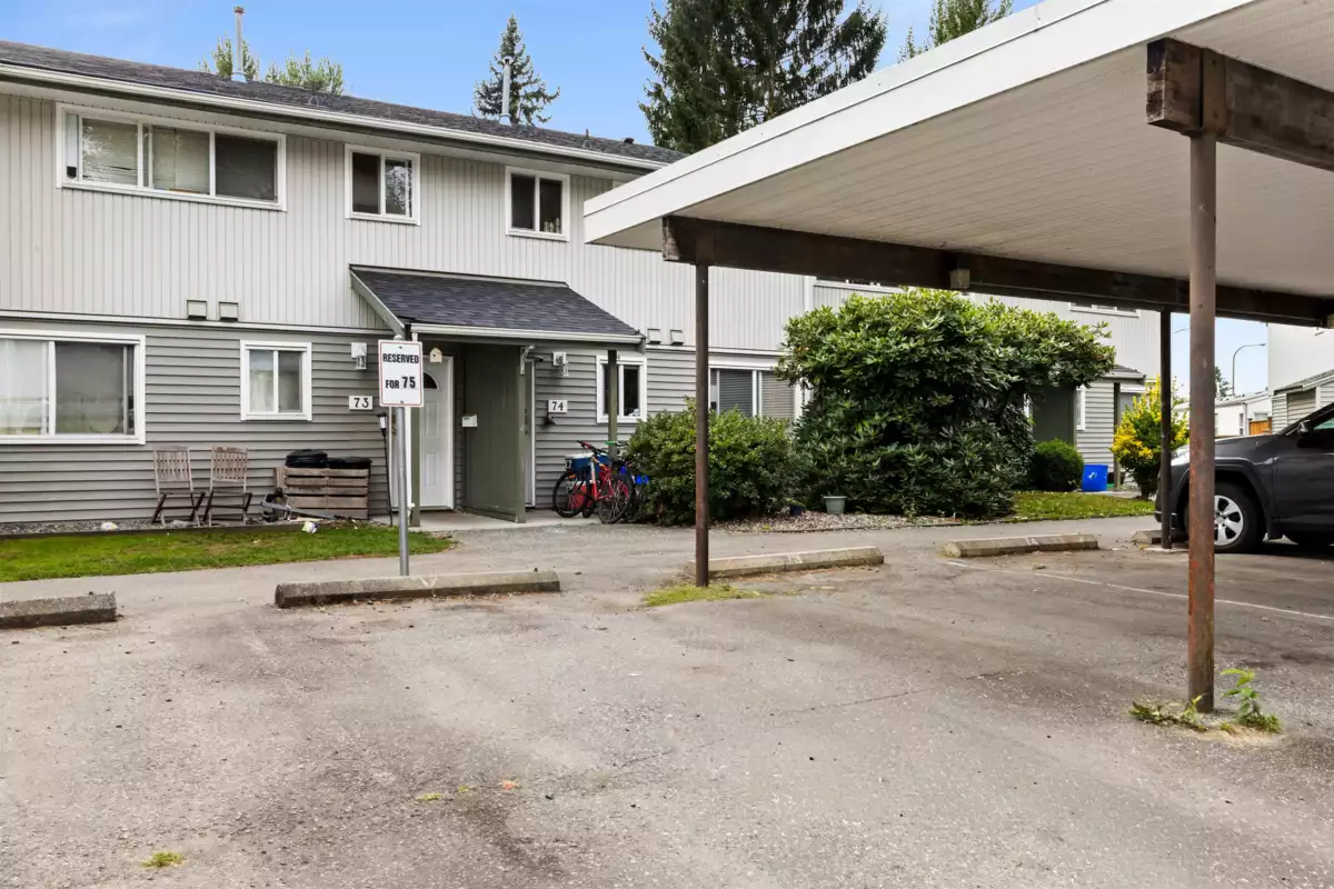 Living Room Photo of 75 45185 Wolfe Road, Chilliwack, BC