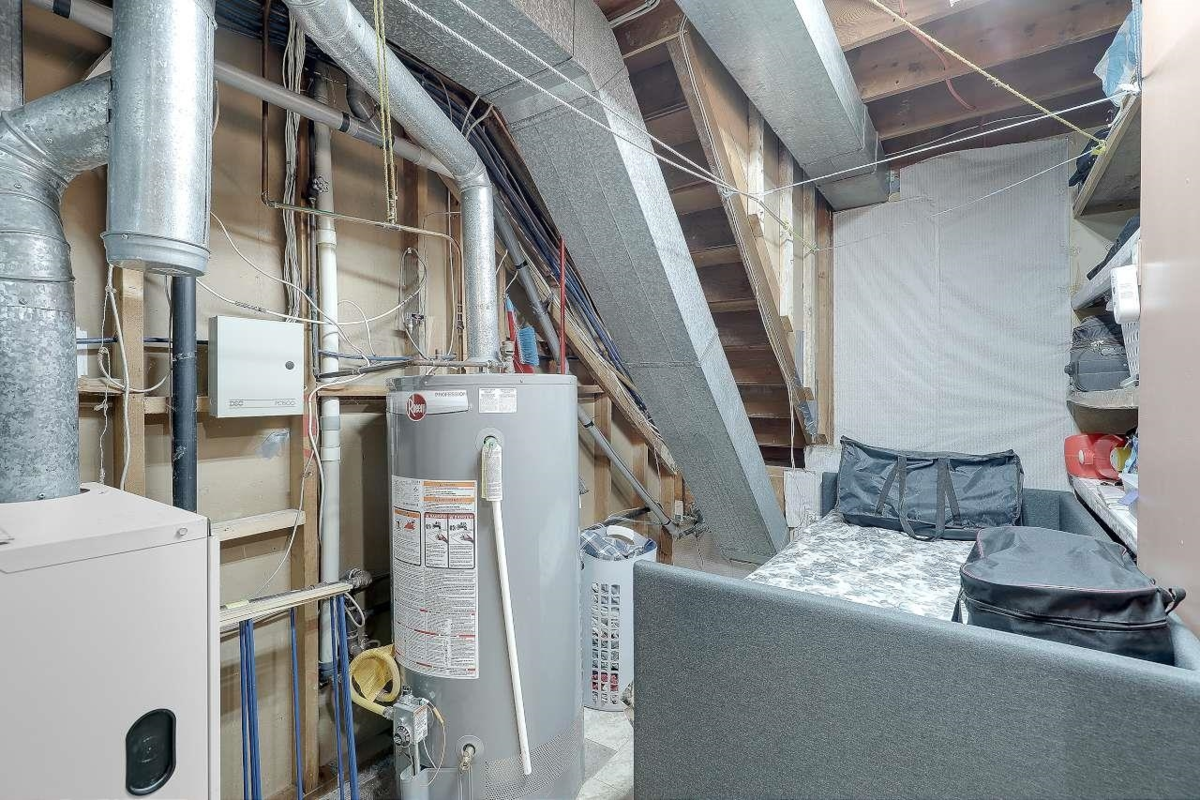Entry Foyer Photo of 8947 Ursus Crescent Crescent, Surrey, BC
