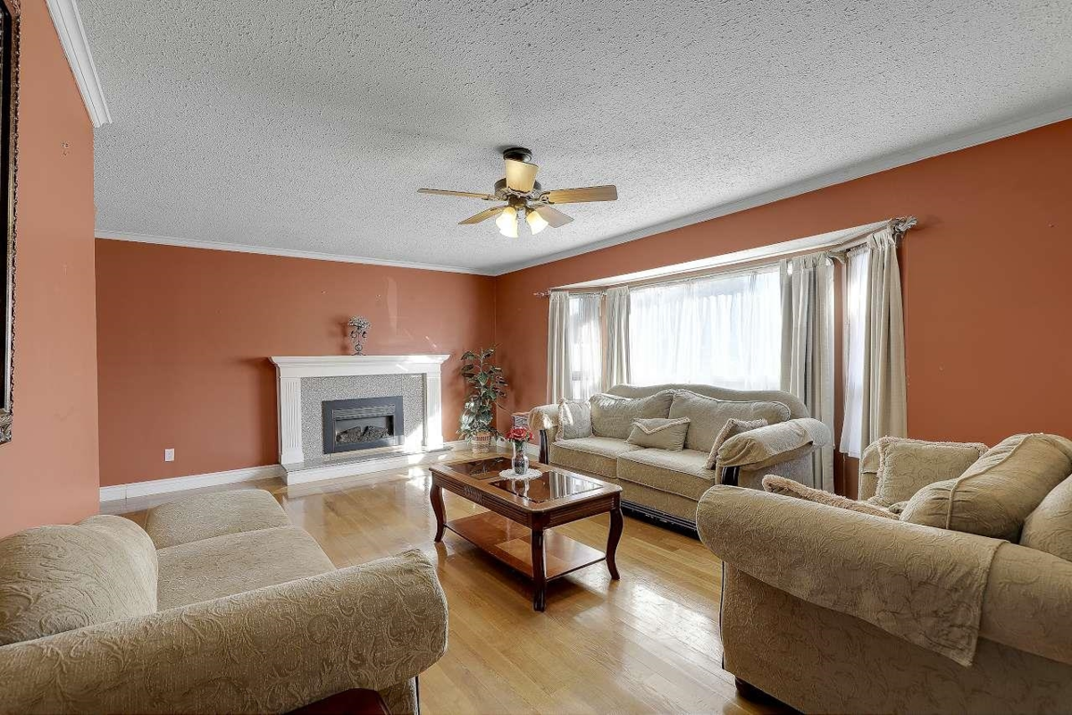Kitchen Photo of 8947 Ursus Crescent Crescent, Surrey, BC