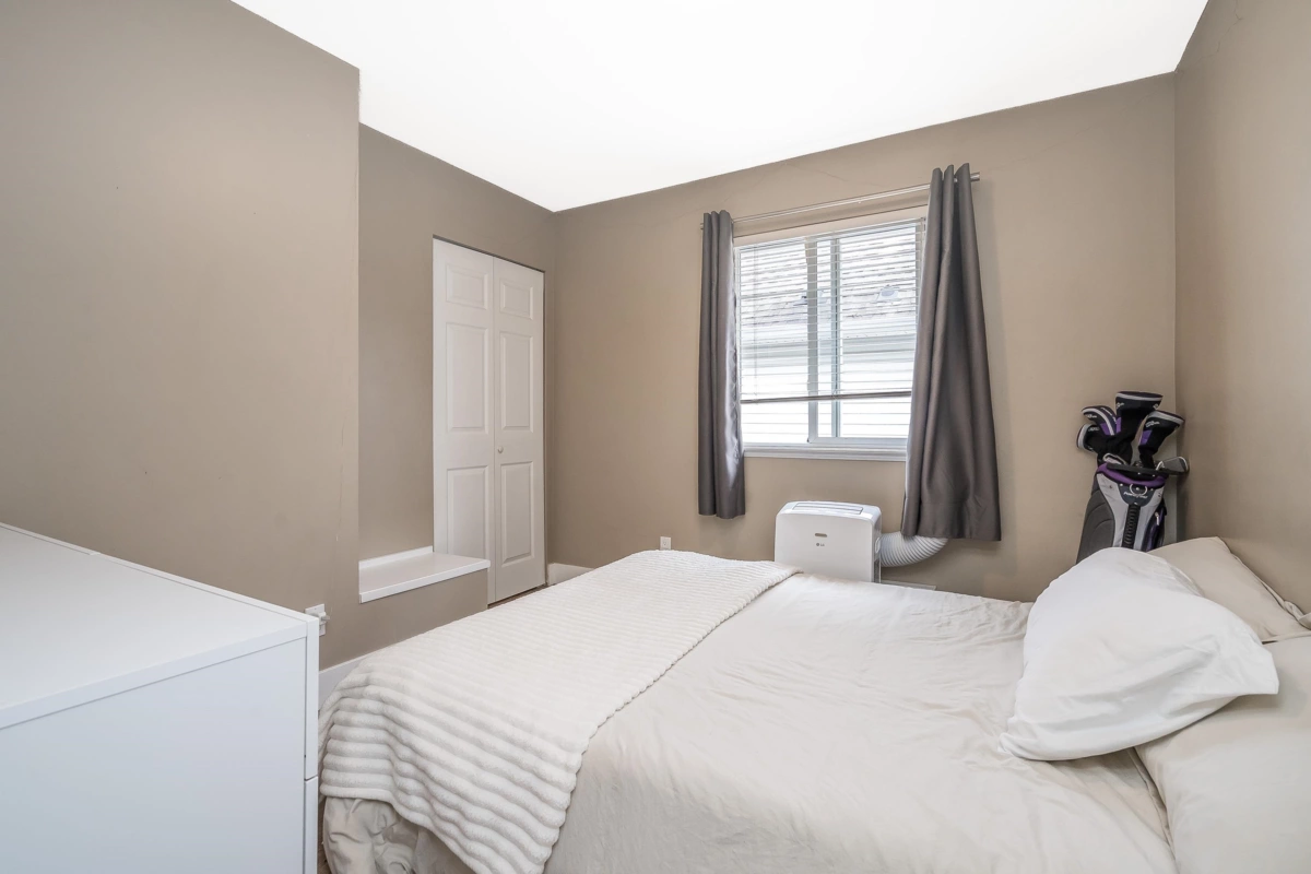 Basement Recreation Room Photo of 19232 68a Avenue, Surrey, BC