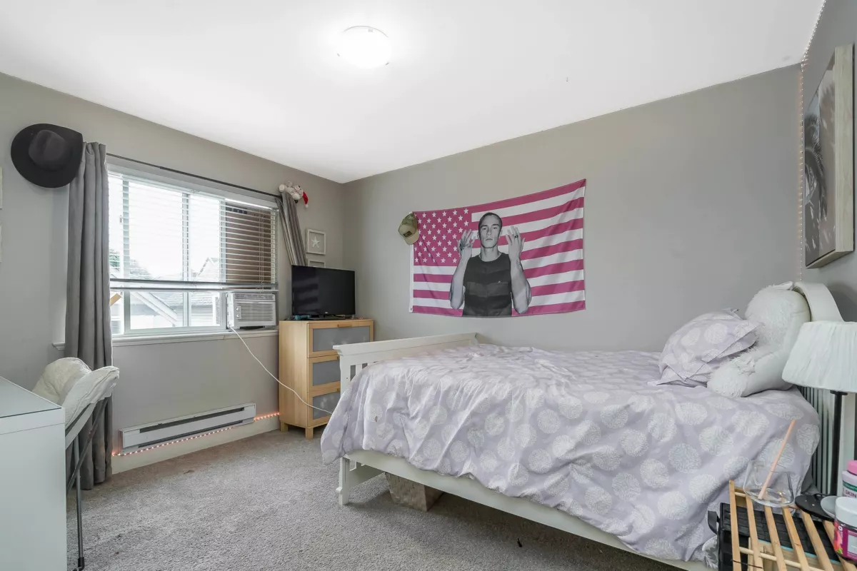 Breakfast Nook Photo of 19232 68a Avenue, Surrey, BC