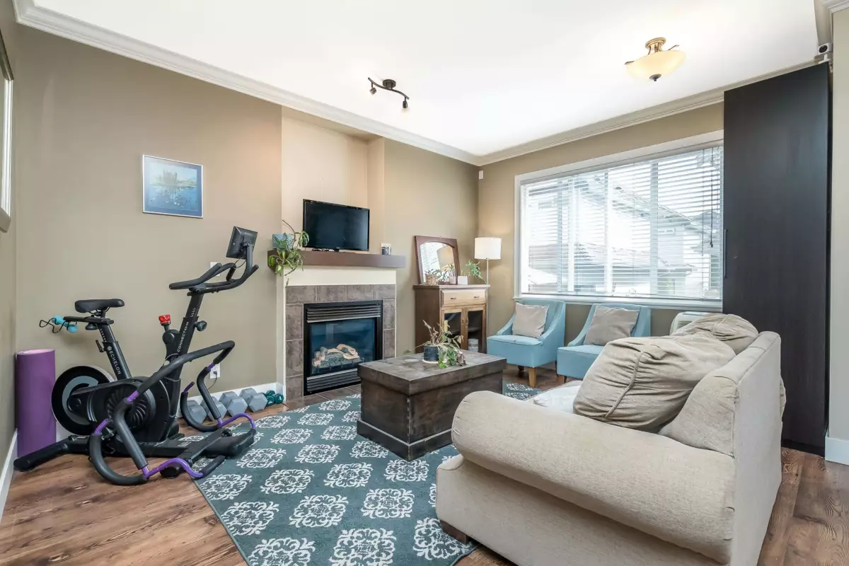 Dining Area Photo of 19232 68a Avenue, Surrey, BC