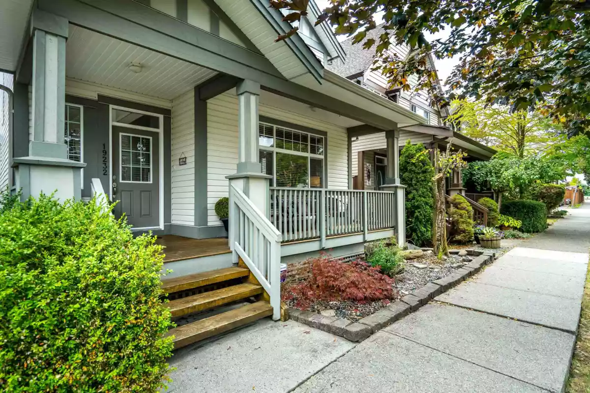 Entry Foyer Photo of 19232 68a Avenue, Surrey, BC