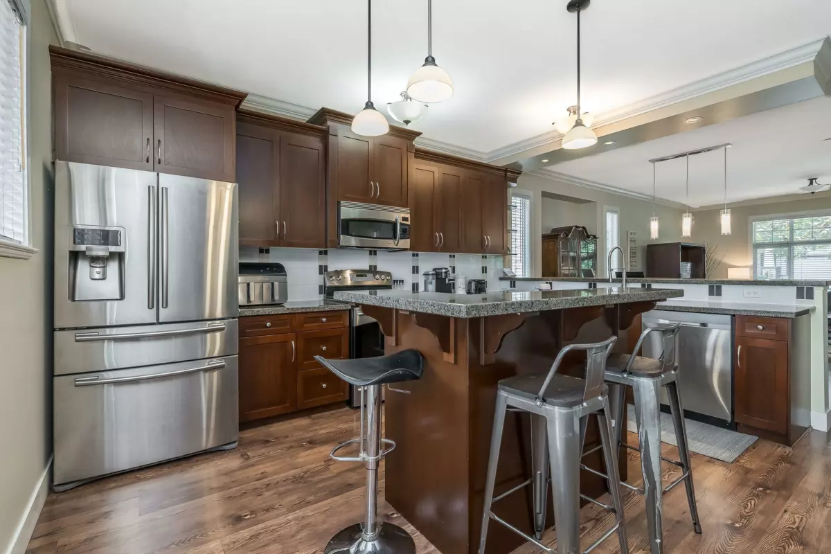 Front Yard Photo of 19232 68a Avenue, Surrey, BC