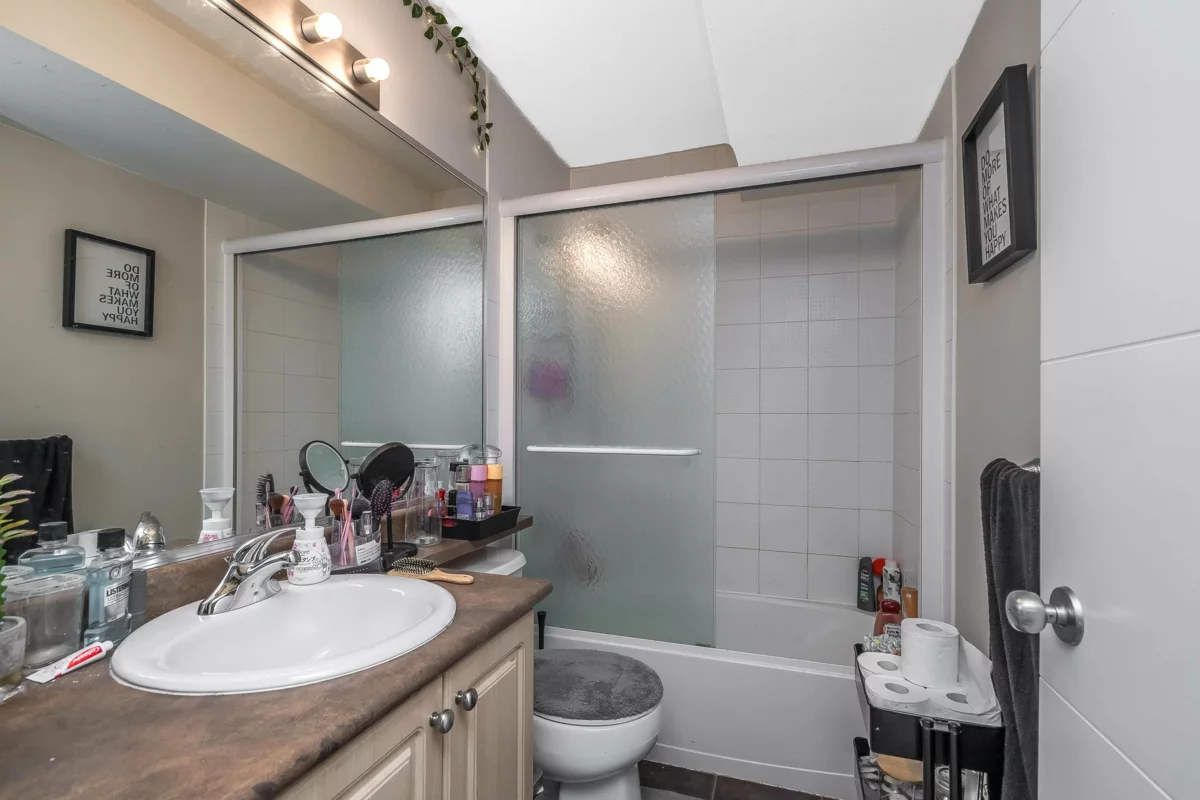 Guest Bathroom Photo of 19232 68a Avenue, Surrey, BC