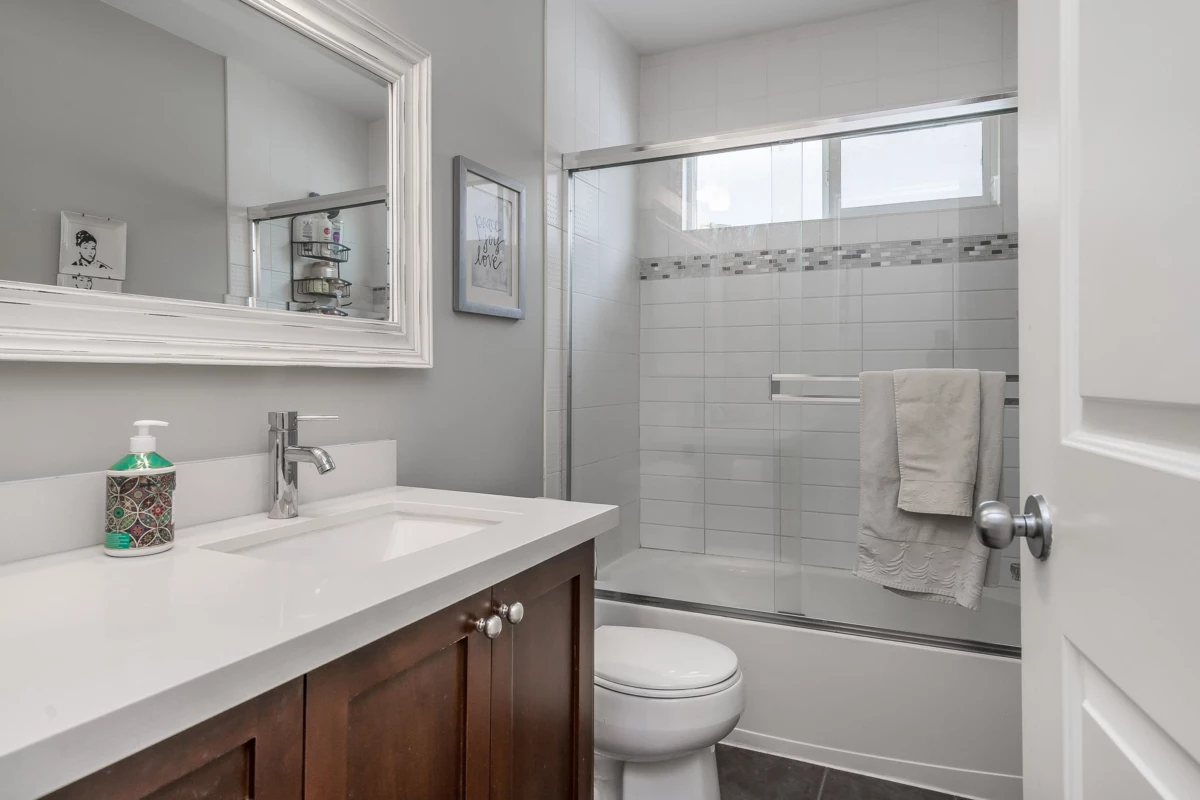 Primary Bathroom Photo of 19232 68a Avenue, Surrey, BC