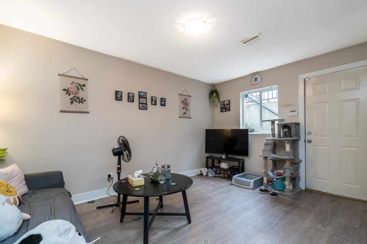 Walk-In Closet Photo of 19232 68a Avenue, Surrey, BC