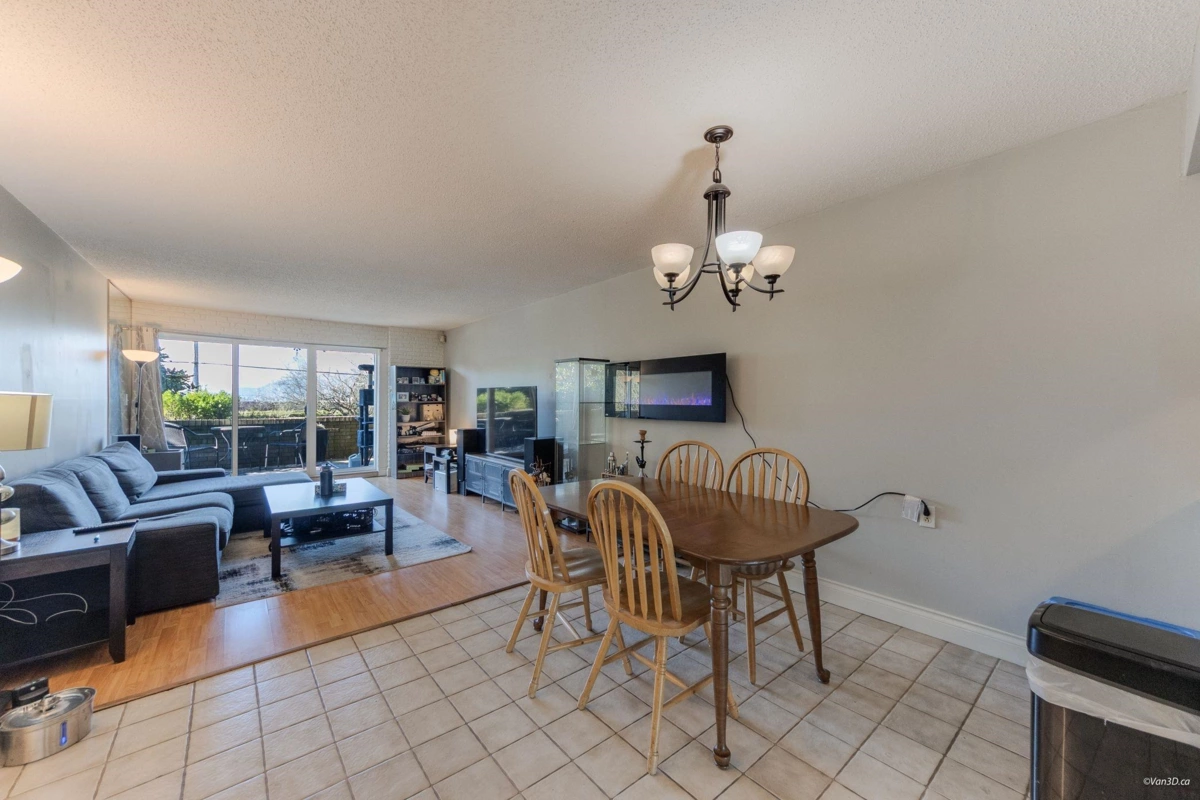 Breakfast Nook Photo of 101 2240 Wall Street, Vancouver, BC